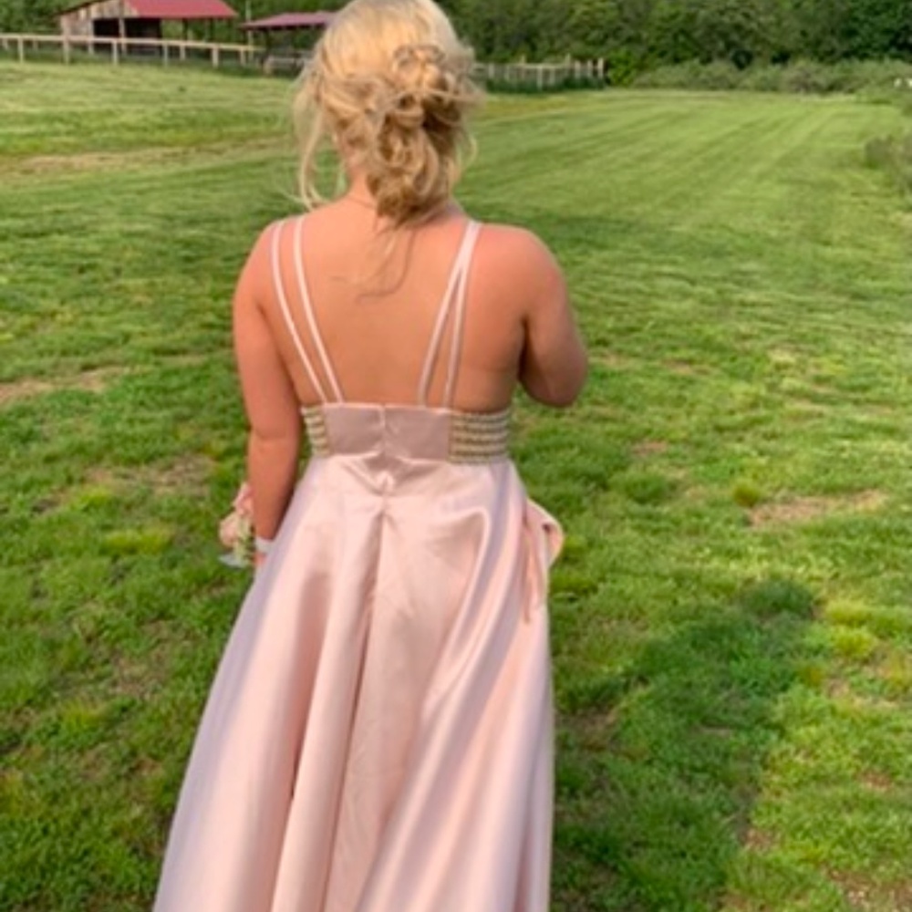 Prom Dress 👗🎀 - Picture 9 of 10